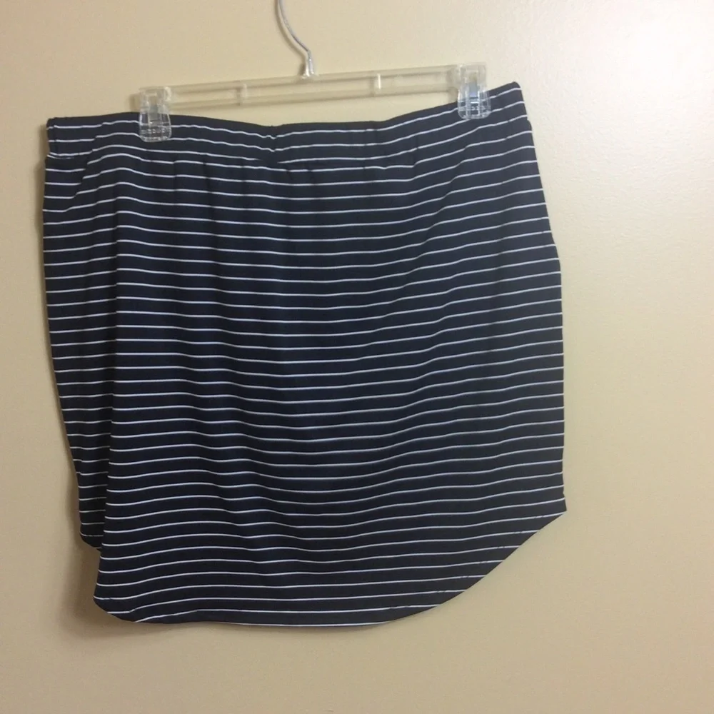 🎈3/$20!  NWOT Shein striped stretch skirt. 3X